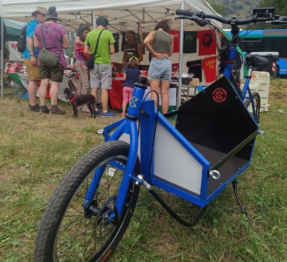 La cargo-bike prodotta dagli operai del Collettivo Di Fabbrica – Lavoratori Gkn Firenze, senza stipendio e in autogestione da diversi mesi